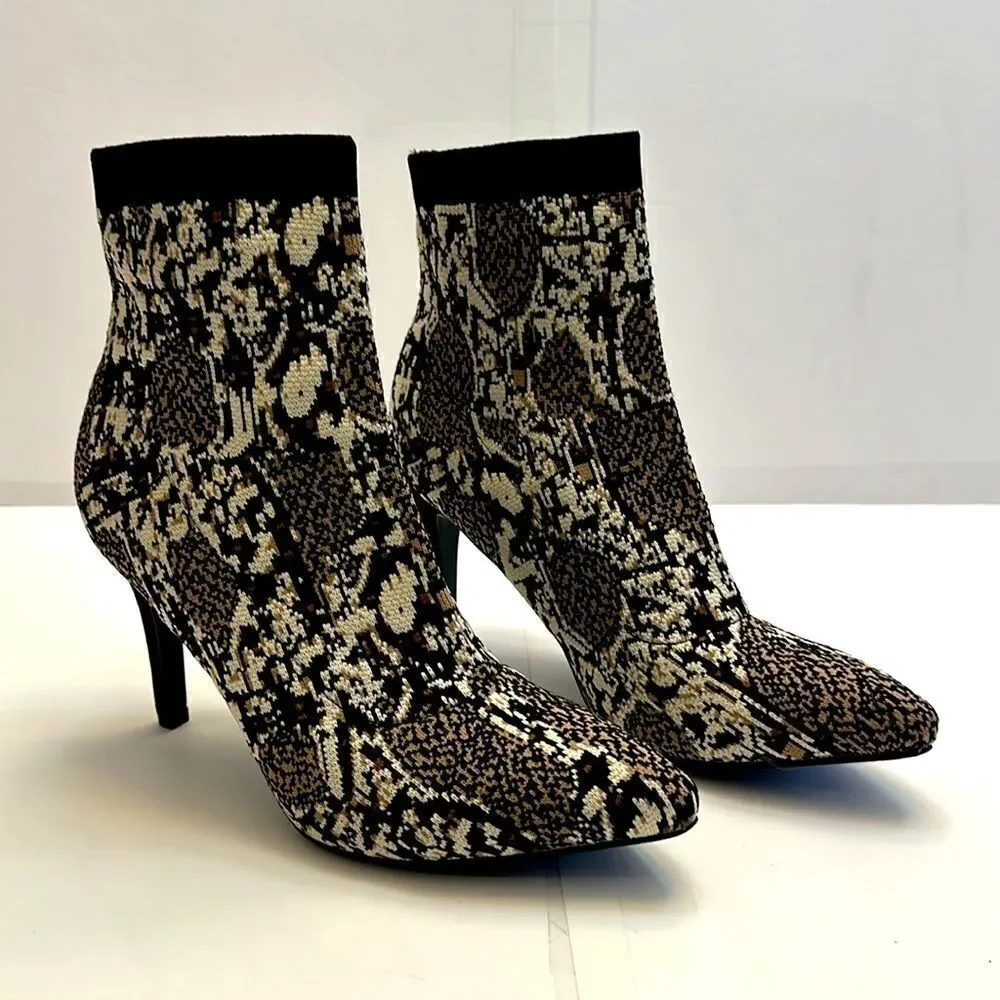Mia ankle boots women’s McKinney beige multi sock boots size 10M